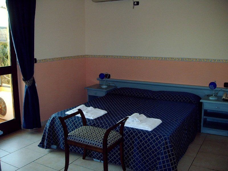 Hotel Le Palme SantʼAnna Arresi Exterior foto