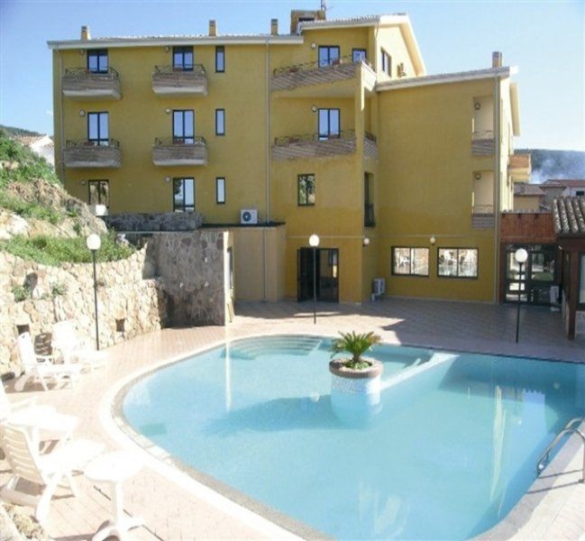 Hotel Le Palme SantʼAnna Arresi Exterior foto